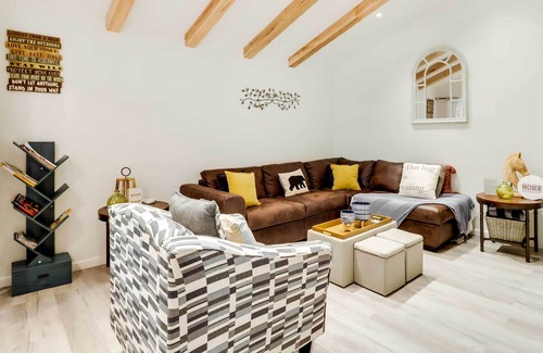 Pocono Summit Cabaña | Modern Pocono Summit Retreat w/ Deck & Fire Pit!