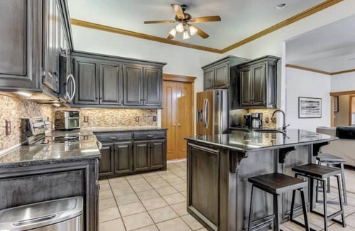 Midwest City Casa | Modern /Pool /Family /Events