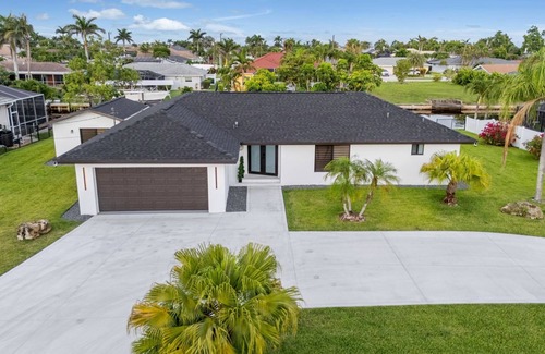 Caloosahatchee Casa | Modern Pool Home Sleeps 16 Fully Renovated