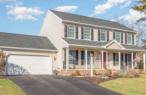 Palmyra Casa | Modern Pool-Side Paradise, 5 Miles to Hershey Park