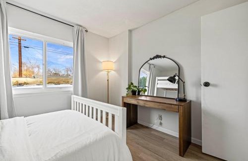 Lancaster Casa | Modern Private 3B-2BA Home and Spacious Yard
