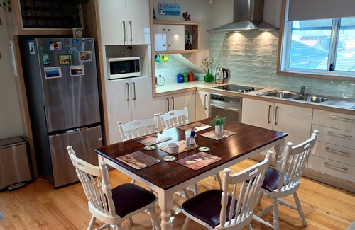 Yagoona Apartamento | Modern private and peaceful "Fonzy" Central located popular events
