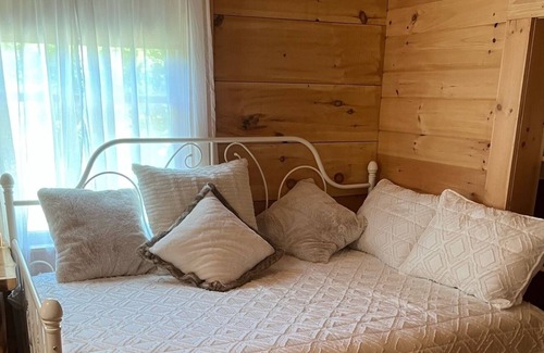 Dunlap Cabina | Modern, Private Cabin on the Sequatchie River, float, kayak, fish, play, relax!