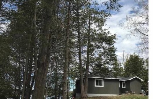 Central Frontenac Cabaña | Modern Private Cottage on Quiet Tranquil Lake