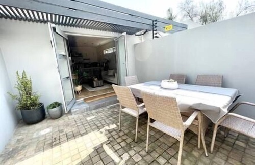 Die Boord Casa | Bohemian Private Flat, Aircon, Secure Parking