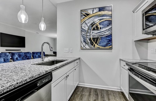 Richmond Hill Casa | Modern Private Getaway w/ Amenities Near Savannah!