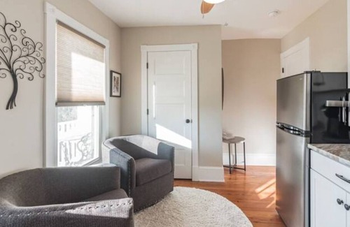 Downtown Condominio | Modern Private Getaway in Historic Frederick City!