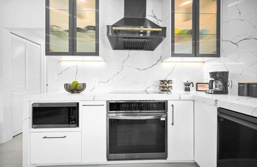 Buena Vista Apartamento | Modern Private Oasis by Design District & Wynwood