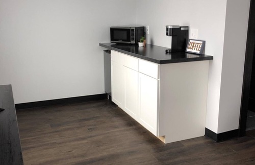 North Muskegon Apartamento | Modern Private Queen Studio Near Downtown Muskegon - Room #5