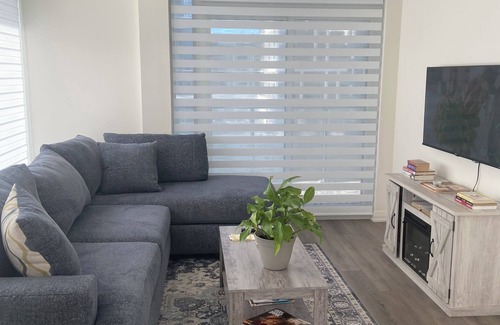 Vaughan Condominio | 🛏️ Modern Private Room with Ensuite – 2 Min Walk to Vaughan Mills