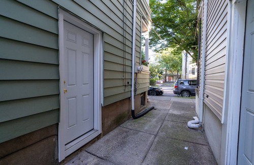 Clifton Casa | Comfortable Modern Style Private Studio Apartment