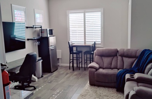 Centennial Hills Apartamento | Modern Private Suite 100% Private Entry/Bed/Bath/Laundry/Living/Kitchen