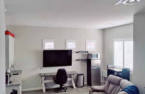 Centennial Hills Apartamento | Modern Private Suite 100% Private Entry/Bed/Bath/Laundry/Living/Kitchen