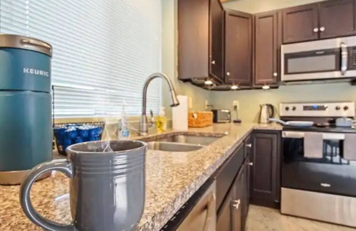 Central Oklahoma City Casa | Modern Private Townhome *Downtown OKC * Balcony *OU Med