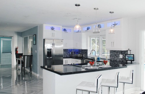 Lighthouse Point Casa | Casa privada moderna completamente renovada con piscina climatizada