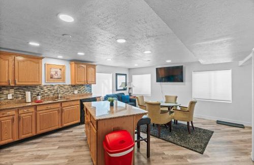 Salt Lake City Casa | Modern Private Whole Unit 4 Bedroom Guest Suite King Bed