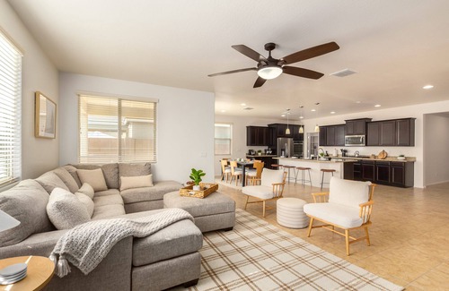 San Tan Valley Casa | Modern Queen Creek Home W/ Fire Pit! Dog Friendly!