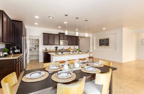 San Tan Valley Casa | Modern Queen Creek Home W/ Fire Pit! Dog Friendly!