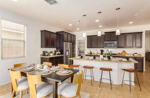 San Tan Valley Casa | Modern Queen Creek Home W/ Fire Pit! Dog Friendly!