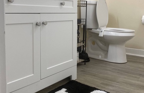 Fondren Apartamento | Modern Queen Suite Apt