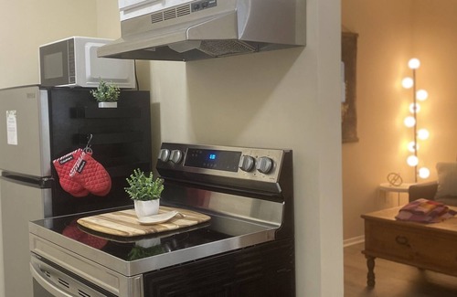 Fondren Apartamento | Modern Queen Suite Apt