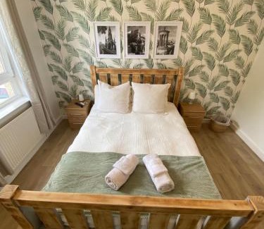 Ellemford Apartamento | Modern Quiet City Center Airport 2 Bedroom Apartment