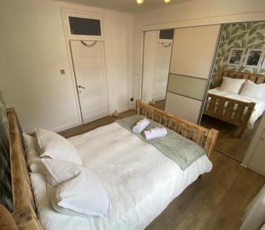 Ellemford Apartamento | Modern Quiet City Center Airport 2 Bedroom Apartment