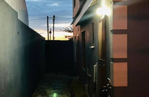 Greater Johannesburg Metropolitan Area Apartamento | Modern, quiet property, wi-fi, no sharing bath safe parking near, entertainment