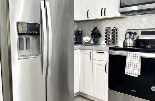 North Raleigh Casa | Modern Raleigh Home 3BDR with 4 Beds + Office & Backyard Oasis. Great Location!