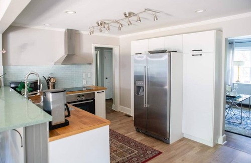 Greensboro Casa | Modern ranch house conveniently located in Greensboro NO PETS ALLOWED
