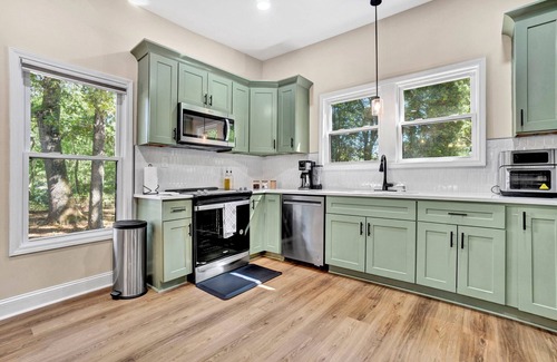 Piedmont Otro | Modern Remodeled Farmhouse - Great Location