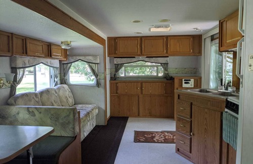 Cloyne Casa | The Prowler - Camper-Trailer