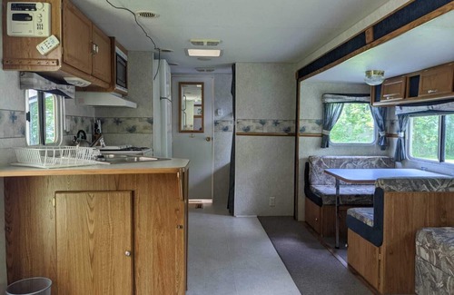 Cloyne Casa | The Prowler - Camper-Trailer