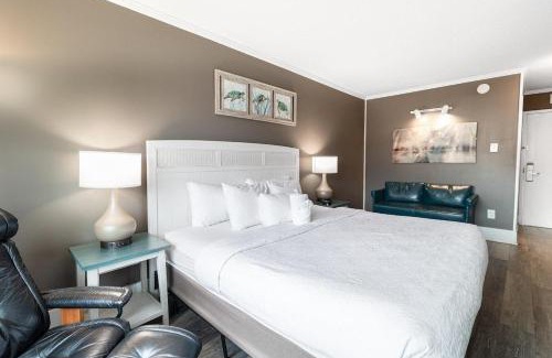 Litchfield by the Sea Apartamento | Modern Resort View Room on the First Floor