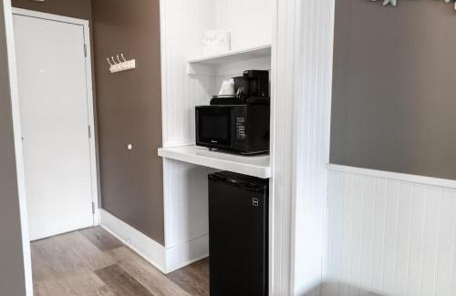 Litchfield by the Sea Apartamento | Modern Resort View Room on the First Floor