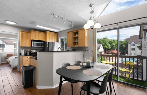 Englewood Condominio | Modern Retreat | 2BR Retreat Near Denver | Gym