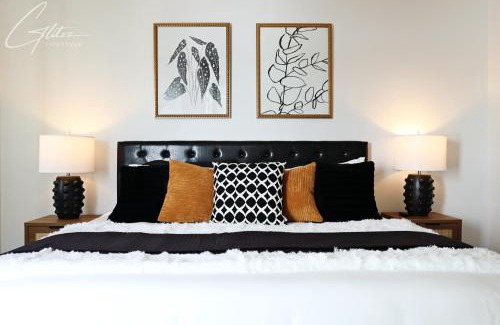 Southwest Edmonton Casa | Modern Retreat 3 King Beds,Garage,Disney