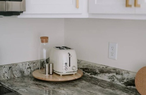 Chambersburg Apartamento | Modern Retreat Free laundry, parking, fast Wi-Fi