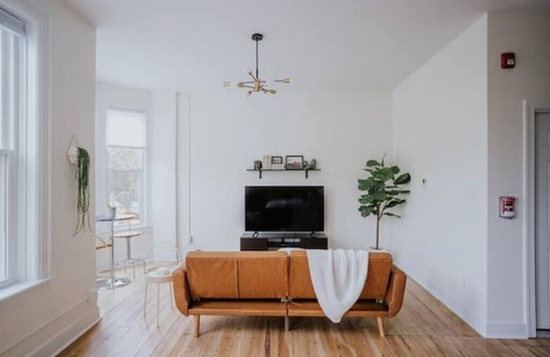 Chambersburg Apartamento | Modern Retreat Free laundry, parking, fast Wi-Fi