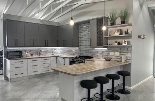 Jeffreys Bay Casa | Modern Retreat in Jeffreys Bay