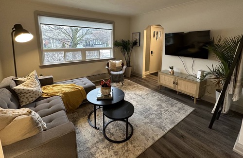 Woodbine Gardens Casa | Modern retreat in the city w/firepit, covered back porch, in suite laundry, WFH,