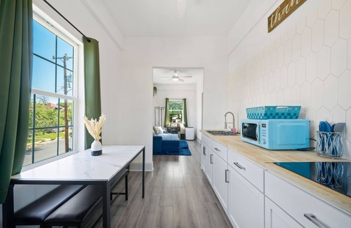 Alta Vista Apartamento | Modern Retreat l 30+ Day Stay Med Center & Airport