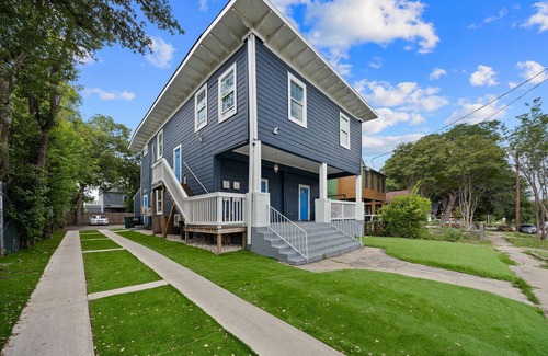 Alta Vista Apartamento | Modern Retreat l 30+ Day Stay Med Center & Airport