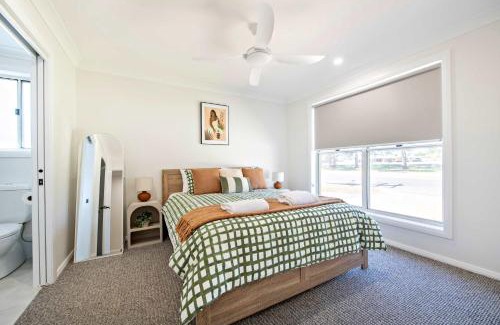 Dubbo Casa | Modern Retreat - Near CBD, 4BR Comfort