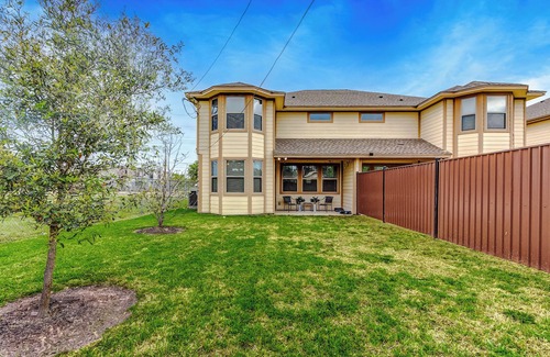 Central Southwest Casa | Modern Retreat Near Med Center – Quick Drive to NRG!