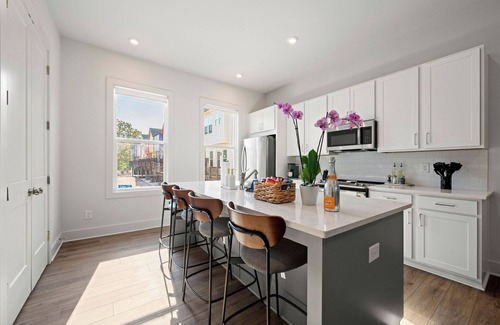 Chosewood Park Casa | Modern Retreat near Midtown/Downtown Walk to Beltline + Zoo Atlanta