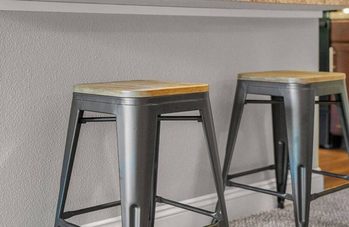 West Des Moines Apartamento | Modern Retreat with Garage, Gym, and Pool