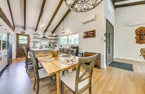 Ruidoso Cabina | Modern Retreat w/ Deck: 14 Mi to Ski Apache!