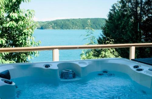Hoodsport Casa | Modern retreat w/stunning views & hot tub