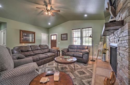 Cotter Casa | Modern Retreat with Deck Walk to White River!